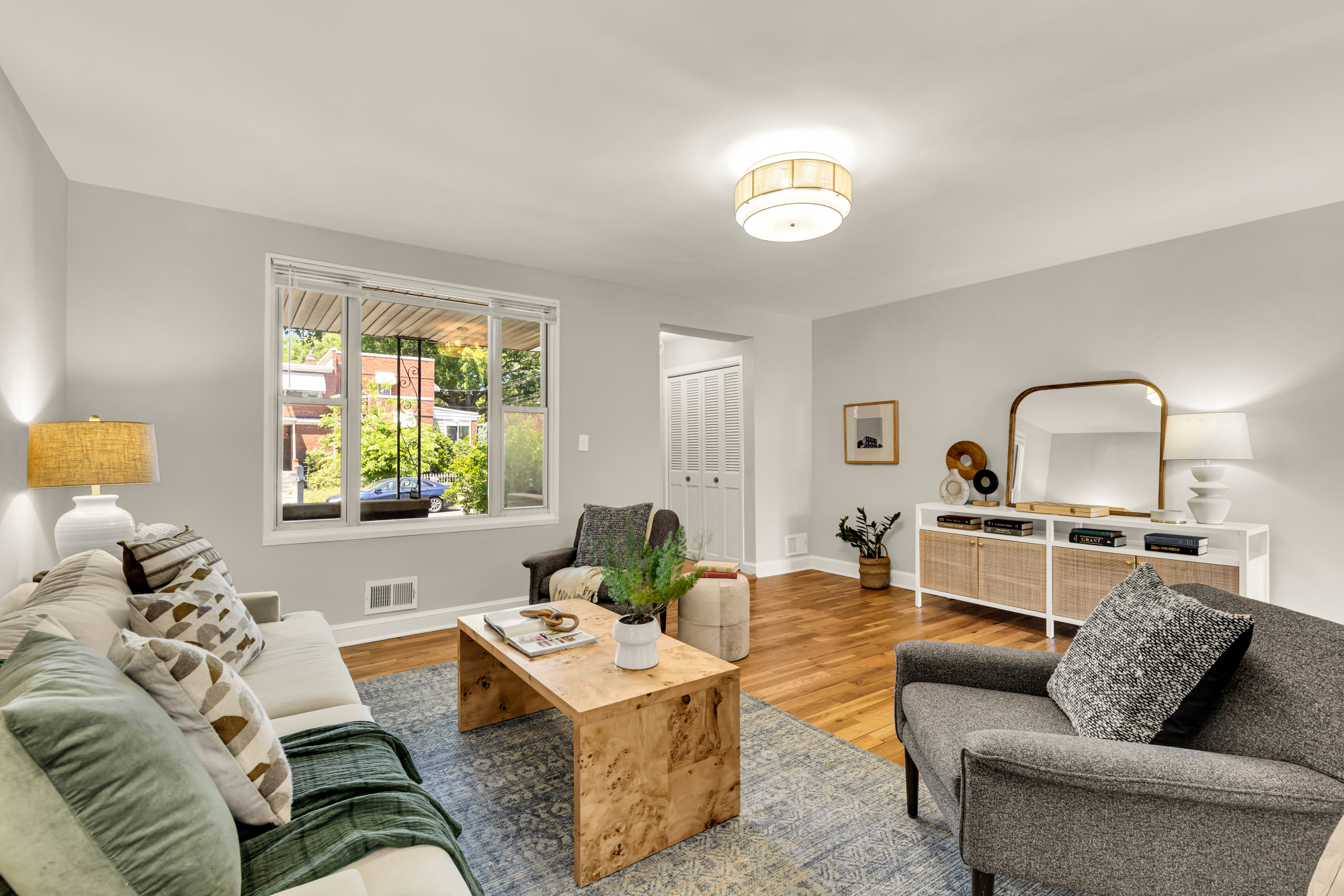 4727 8th Street NE_Living Room 2